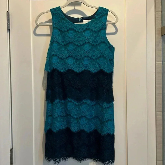 Jessica Simpson Two tone lace shift dress - Picture 1 of 3